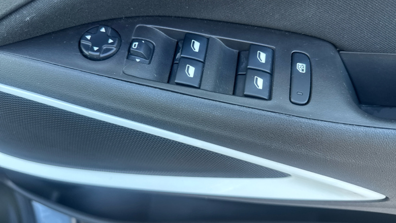 Vauxhall Crossland X 1.2T [110] Griffin 5dr [6 Spd] [Start Stop] Petrol Hatchback